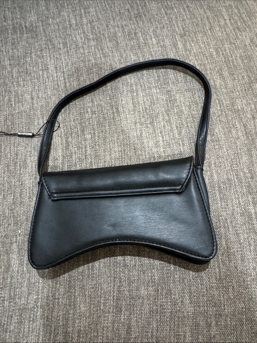 PrettyLittleThing Black Curved Mini Shoulder Bag - Picture 2 of 7